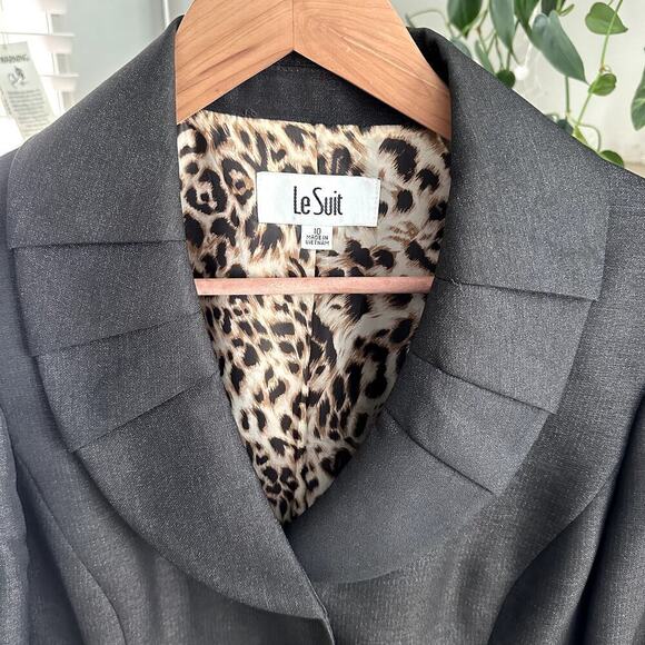 Le Suit Black Blazer – Women’s Size 10 - Picture 3 of 9